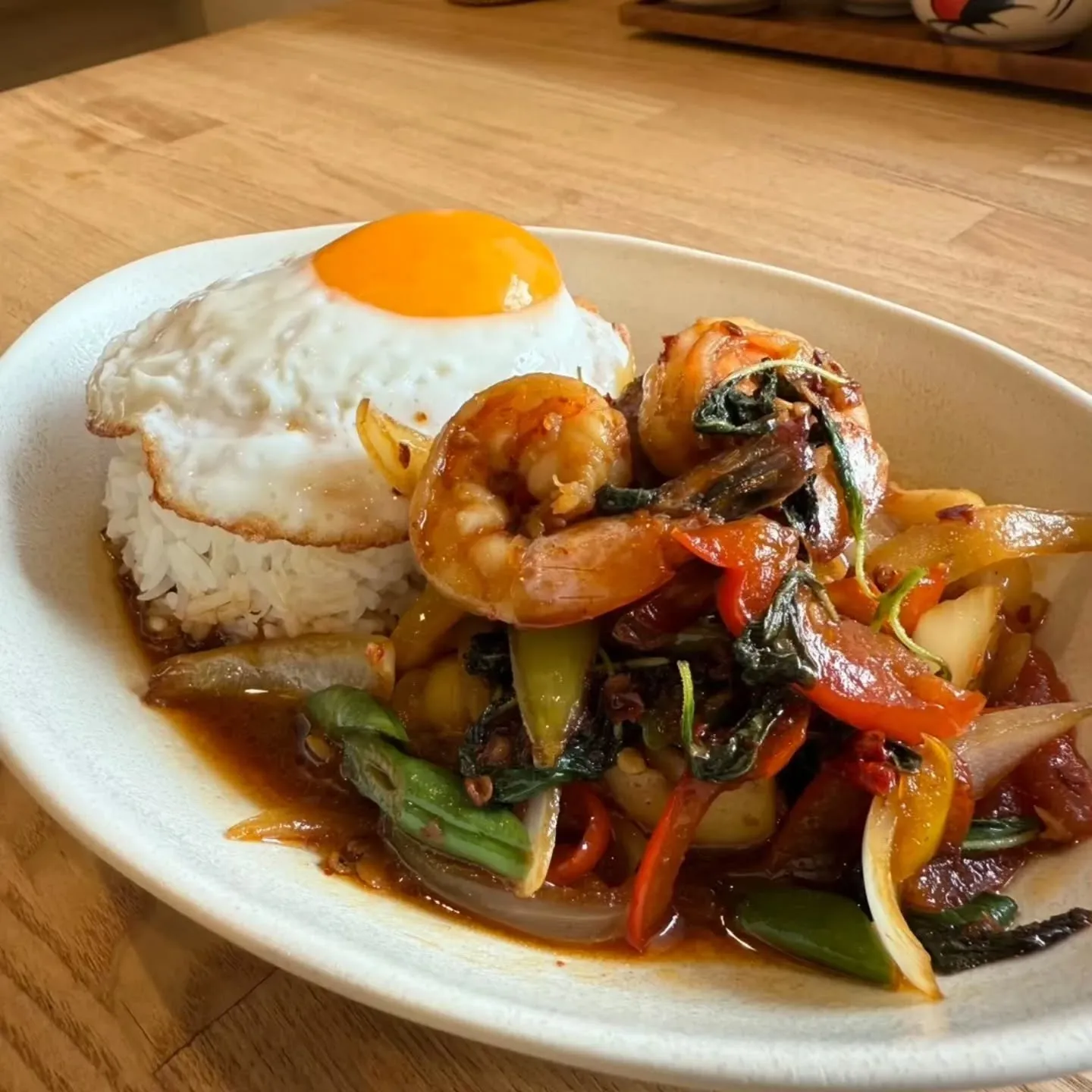 【グリーンとレッドのダブルカレー！海鮮ガパオも登場です！】