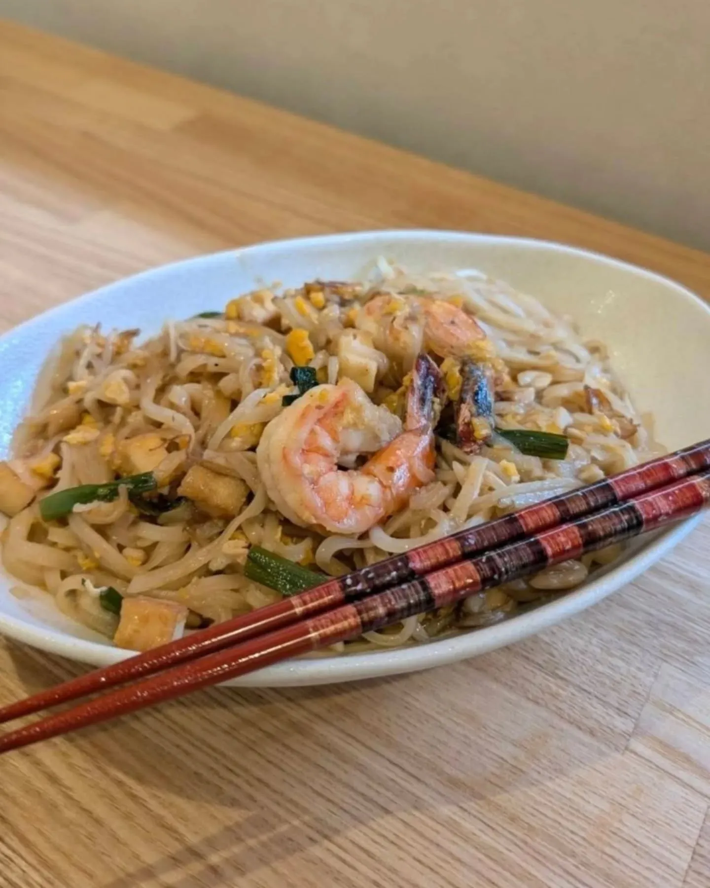 【แพนงกุ้ง − コク甘で満たされる海老レッドカレー炒...