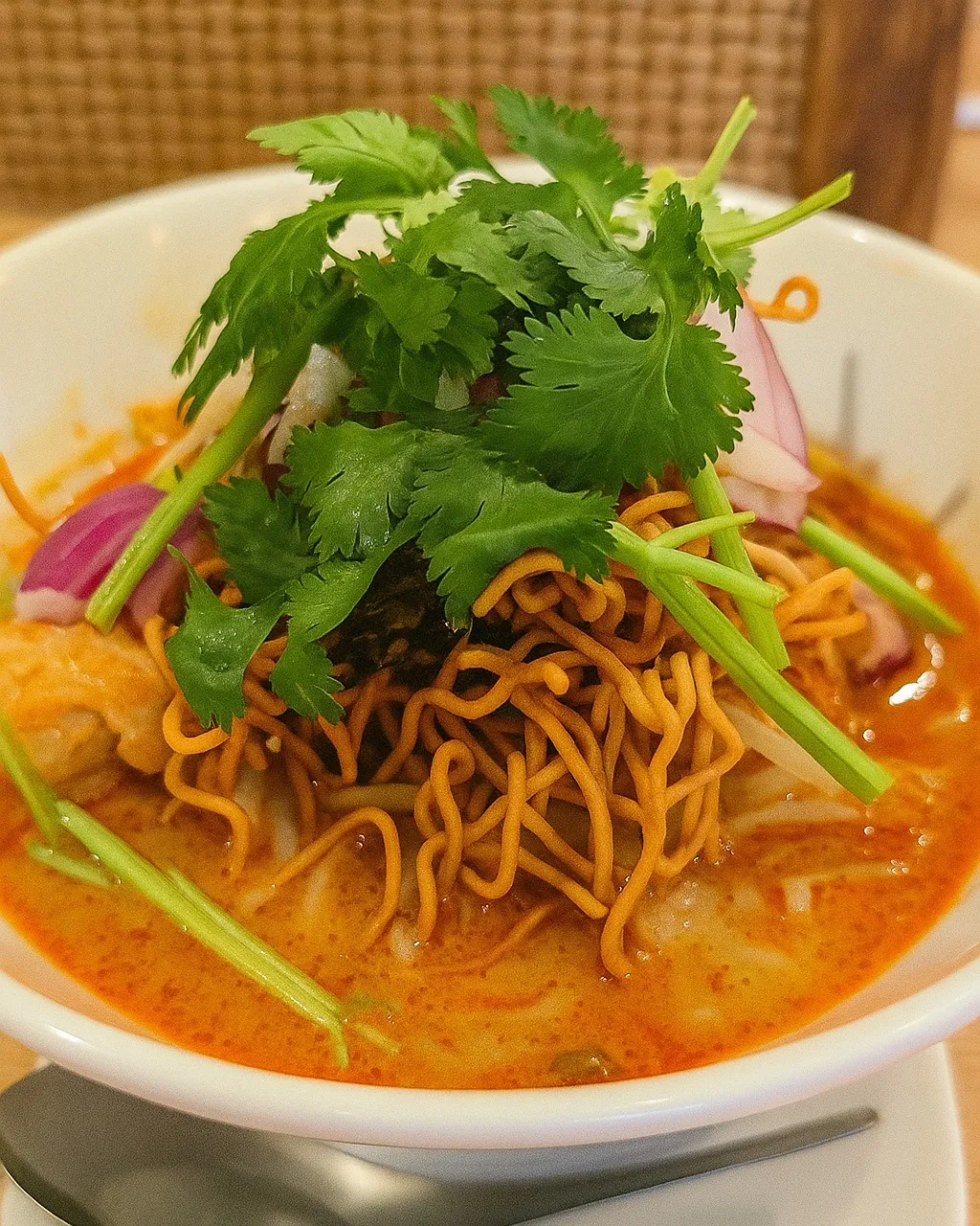 🌅【タイ料理で気分スイッチ！週末は香ばし炒め麺＆カレーラーメ...
