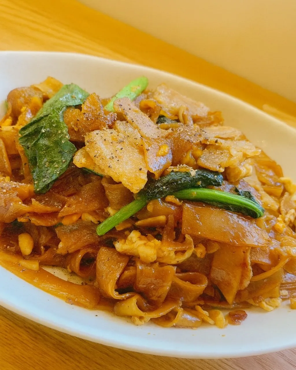 🌅【タイ料理で気分スイッチ！週末は香ばし炒め麺＆カレーラーメ...