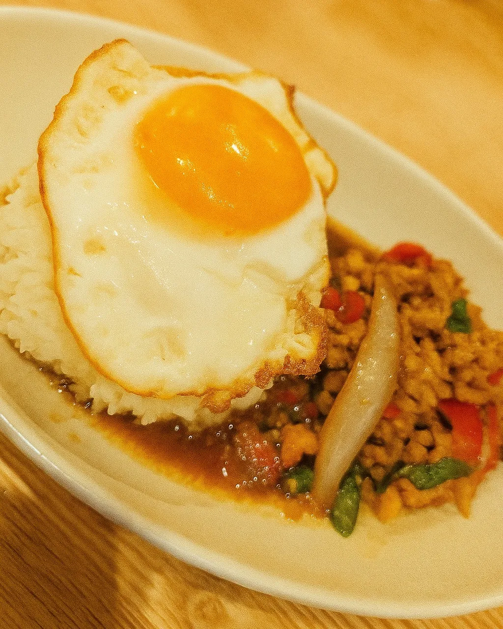 🌅【タイ料理で気分スイッチ！週末は香ばし炒め麺＆カレーラーメ...