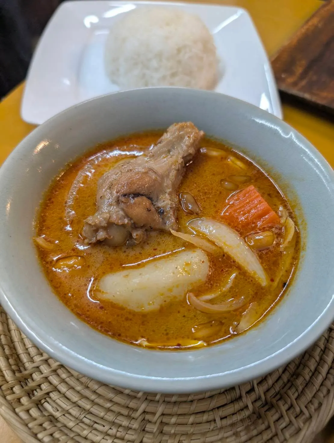 📣【7月15日(火)は「マッサマンカレー」登場！】