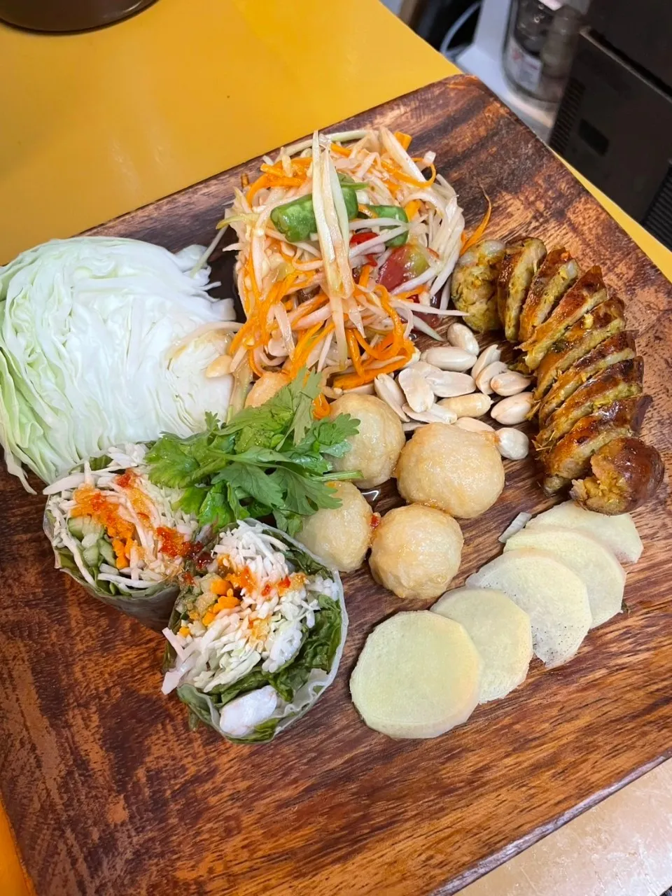 📣【カオマンガイ＆グリーンカレー、どちらも出来立て！】🍚🌿