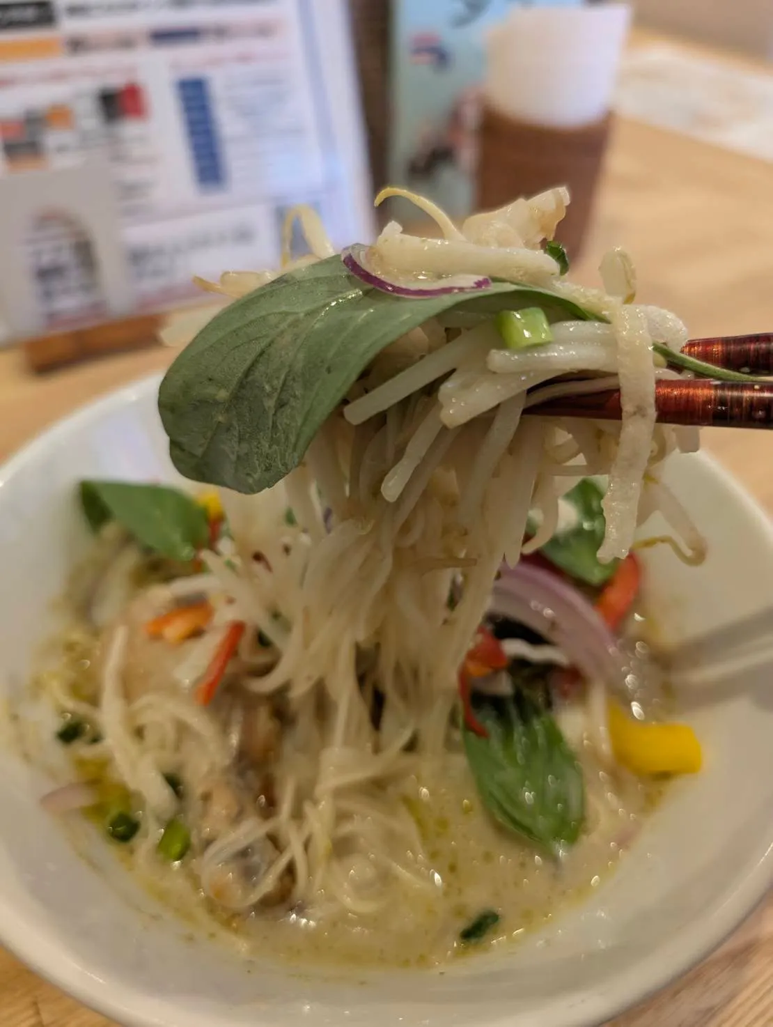 📣【祝日限定登場！グリーンカオソイ！】🌿🍜