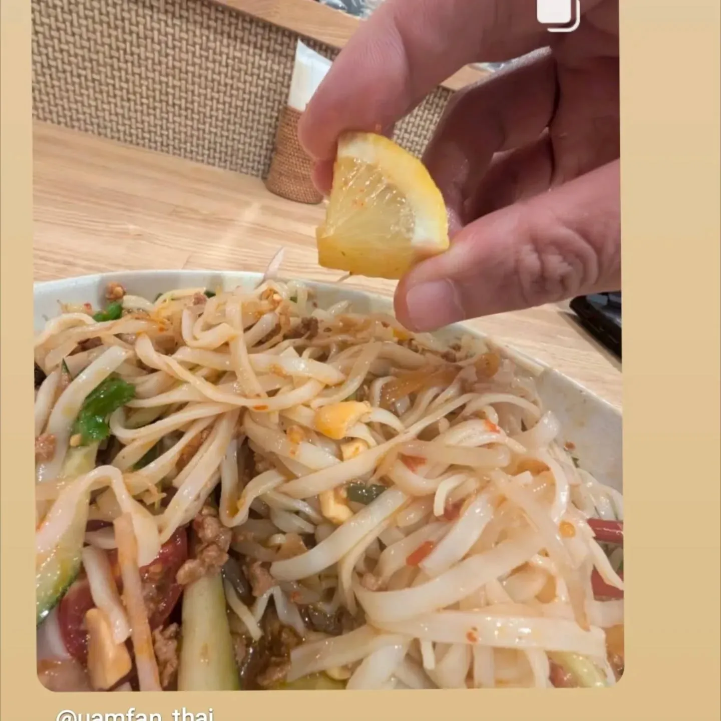 【タイハーブ肉汁たっぷりまぜそば】