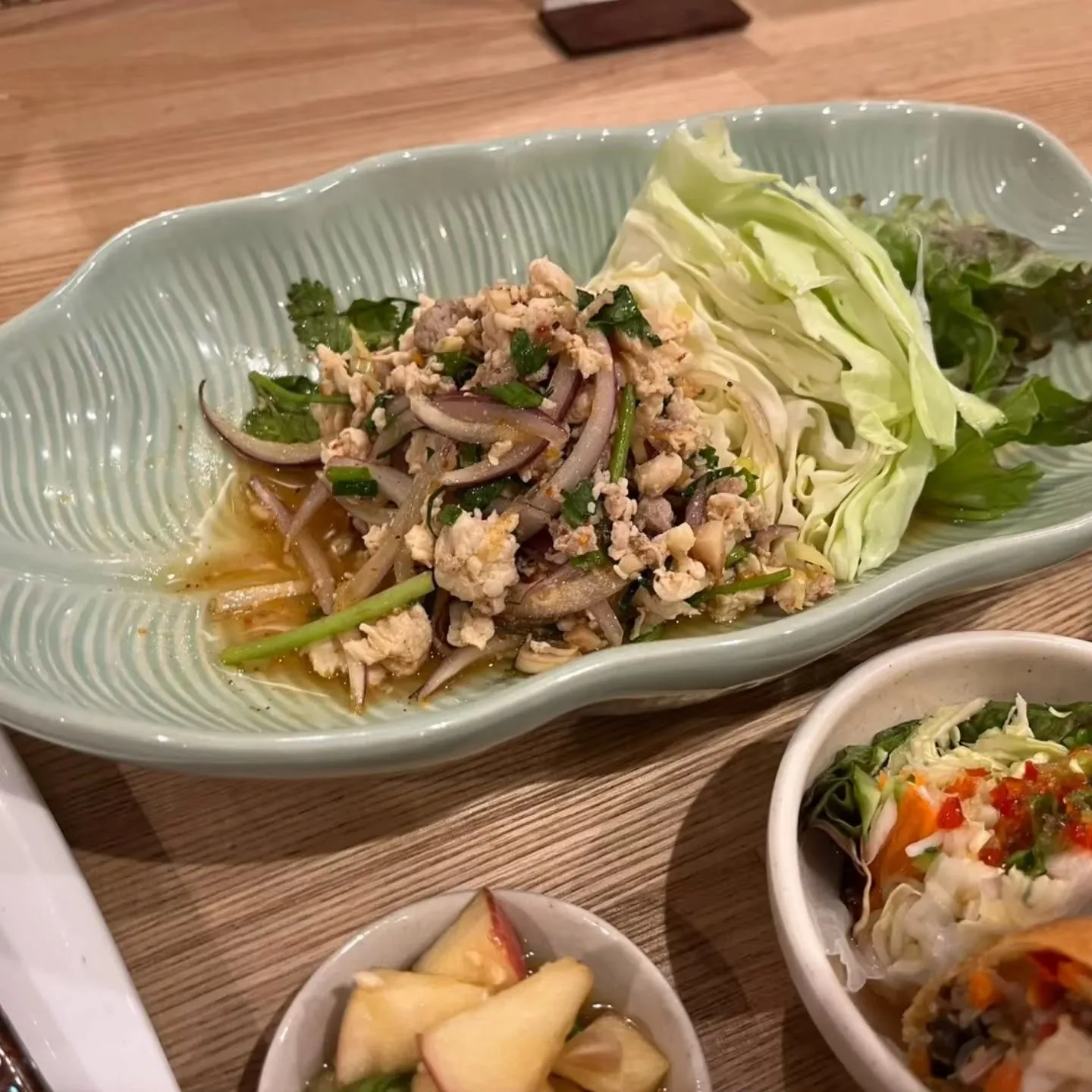 【タイハーブ肉汁たっぷりまぜそば】