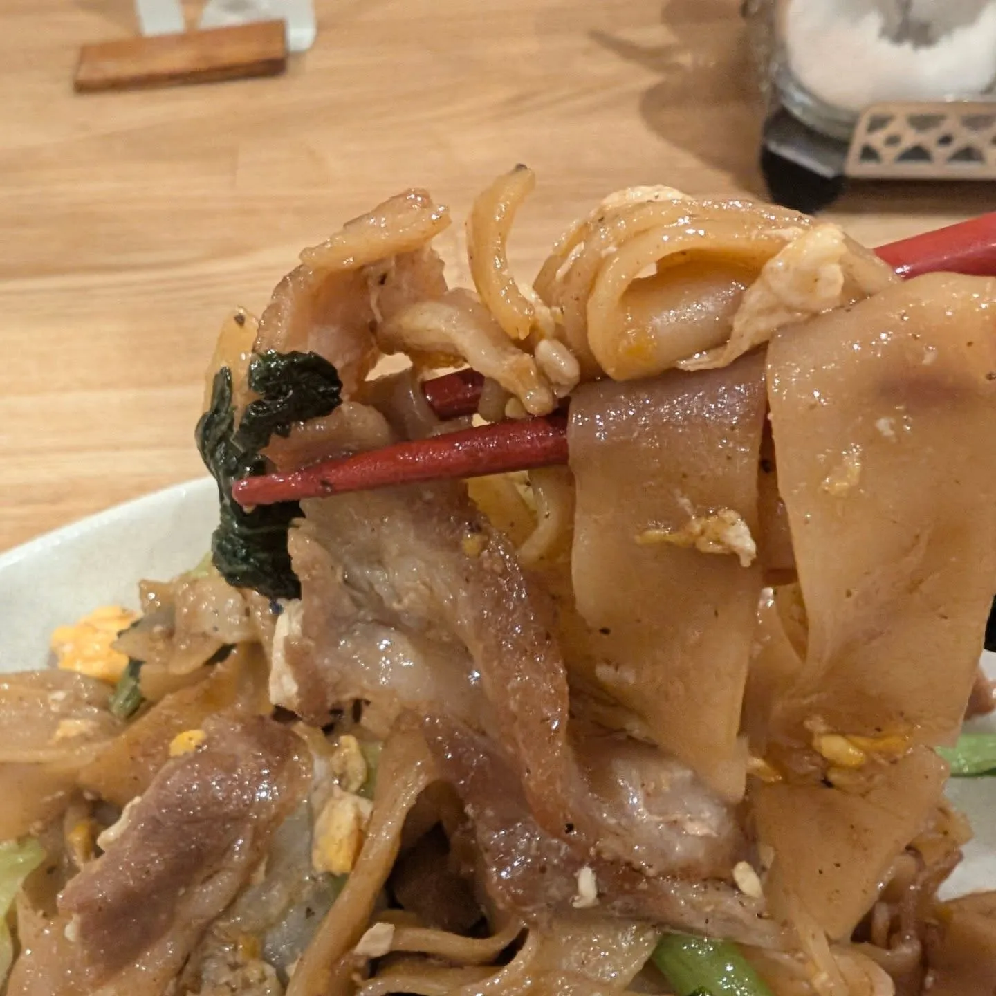 【タイハーブ肉汁たっぷりまぜそば】